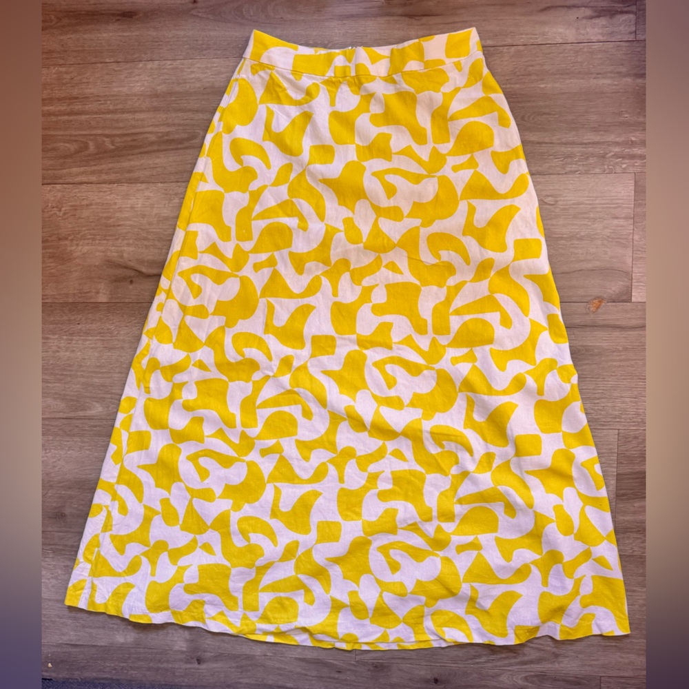 CeCe Mustard and White Geometric Skirt